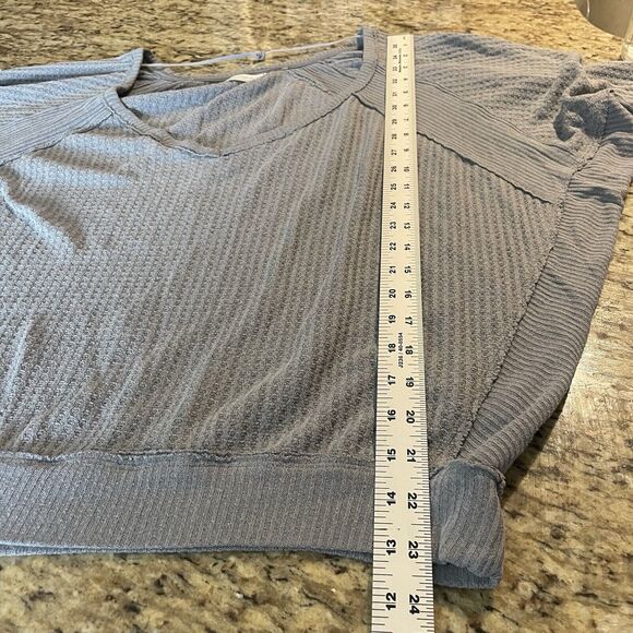 We the Free Thermal Shirt Women Size Medium Gray Waffle Knit Vneck Long Sleeve - Picture 9 of 9